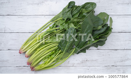 Spinach white wood grain background 100577864