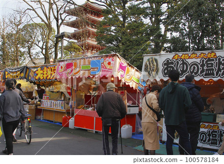 Enjoy eating while walking around the fair, checking out the stalls and wondering what to choose 100578184
