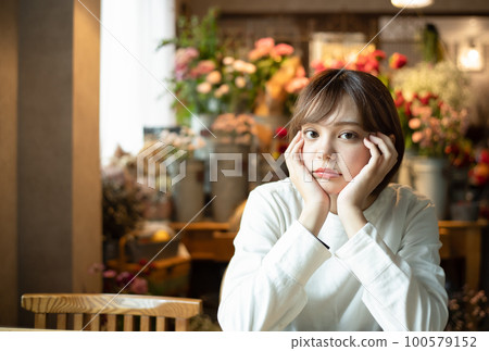 young woman young woman 100579152
