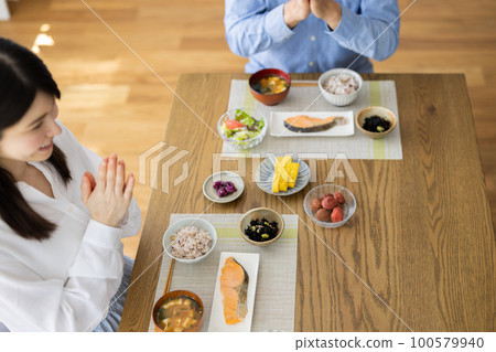 一對夫婦吃早餐 100579940