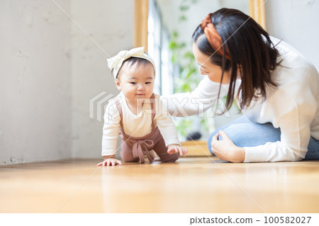 Baby and mother Baby and mother 100582027