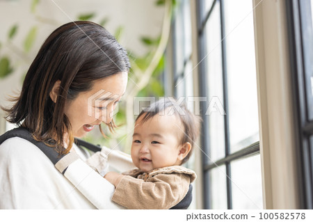 Baby and mother 100582578