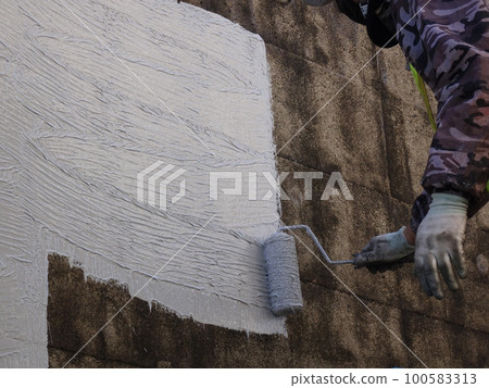 Distributing paint with a sand bone rotor during construction to prevent spalling of a concrete retaining wall Distributing paint with a sand bone rotor during construction to prevent spalling of a concrete retaining wall 100583313