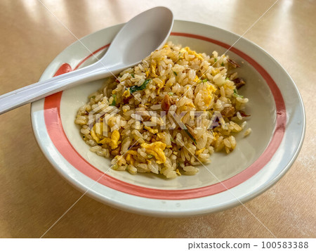 柔和的初夏陽光和炒飯 柔和的初夏陽光和炒飯 100583388