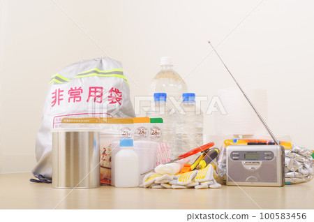 disaster evacuation set 100583456