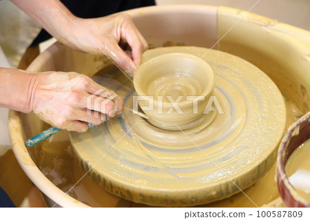 A woman doing ceramics A woman doing ceramics 100587809
