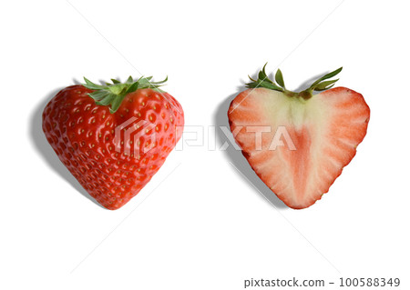 Lovely icon, clipping material of heart-shaped red strawberry "Beni Hoppe" 100588349