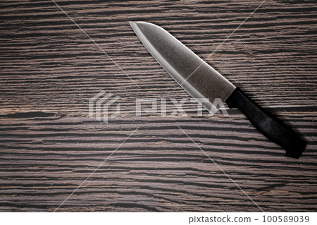 kitchen knife on wooden floor 100589039