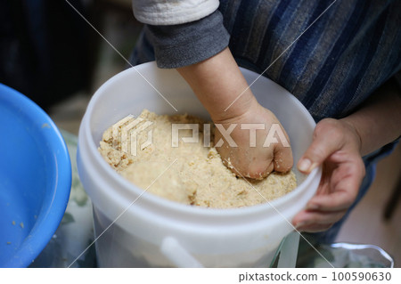 How to make miso How to make miso 100590630