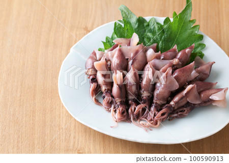 盤子裡的煮螢火蟲魷魚 100590913