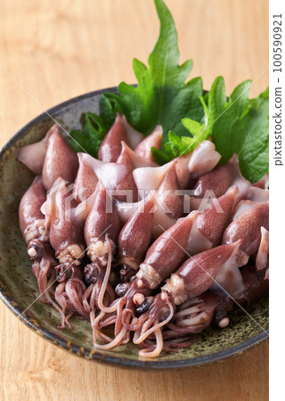 Boiled firefly squid on a plate 100590921