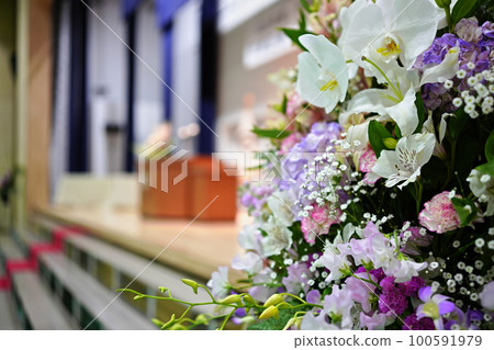 Ceremony image Flowers and podium 100591979