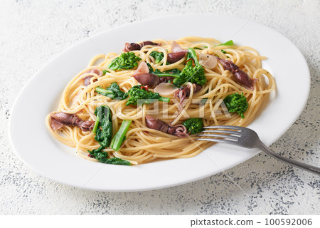 Firefly squid and green flower pasta Firefly squid and green flower pasta 100592006