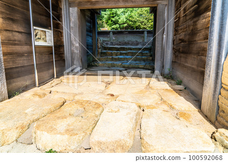 【日本名城100】岡山縣總社市木之城西門通道 100592068