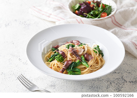 螢火蟲墨魚綠花意大利面 100592166