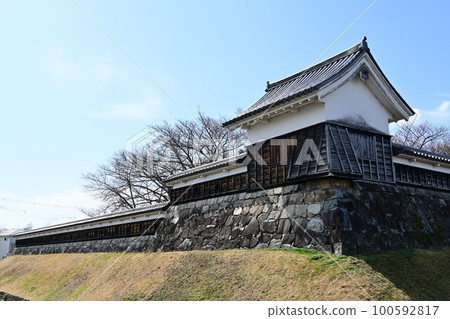 Corner turret and water moat of Shoryuji Castle (Nagaokakyo City, Kyoto Prefecture) Corner turret and water moat of Shoryuji Castle (Nagaokakyo City, Kyoto Prefecture) 100592817