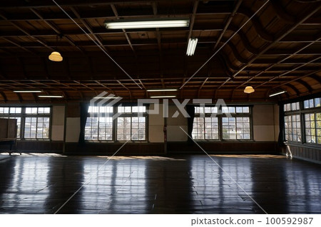 Former Senkyo Elementary School Building: Auditorium on the second floor of the school building in Maniwa City, Okayama Prefecture (former Kuze, Maniwa County) 100592987