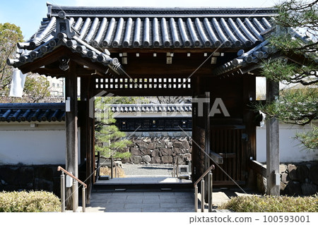 Castle gate of Shoryuji Castle (Nagaokakyo City, Kyoto Prefecture) 100593001