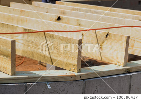 Installation of wood floor joist trusses on concrete block foundation 100596417
