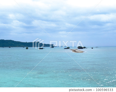 Mid-sea road @ Okinawa Mid-sea road @ Okinawa 100596533