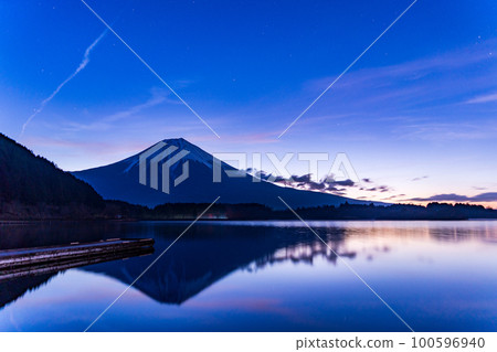 (靜岡縣)田貫湖、富士山倒掛、星空 (靜岡縣)田貫湖、富士山倒掛、星空 100596940
