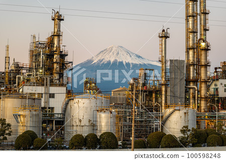 從黃昏可以看到富士山的靜岡工廠夜景 100598248