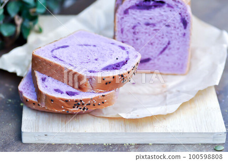 loaf of bread ,sweet potato bread with sesame 100598808