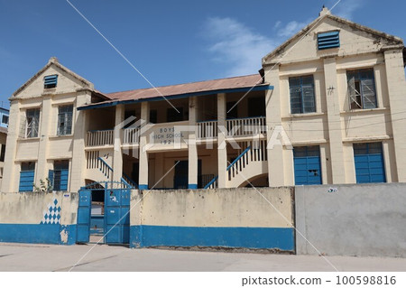 school, high school, junior high school 100598816