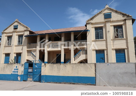 school, high school, junior high school 100598818