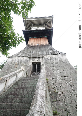 Konpira-gu Shrine 著名的 Takatoro 它是日本最高的燈籠,高 27 米,於 1860 年建成,作為參觀 Konpira 的地標。 Konpira-gu Shrine 著名的 Takatoro 它是日本最高的燈籠,高 27 米,於 1860 年建成,作為參觀 Konpira 的地標。 100600588