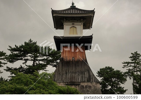 高燈籠 1860 年竣工，作為寧比羅參拜的地標，高 27 米，是日本最高的燈籠。 100600599