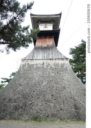 Tall Lantern Completed in 1860 as a landmark for worshiping in Ninpira, it is the tallest lantern in Japan with a height of 27 meters. Tall Lantern Completed in 1860 as a landmark for worshiping in Ninpira, it is the tallest lantern in Japan with a height of 27 meters. 100600639