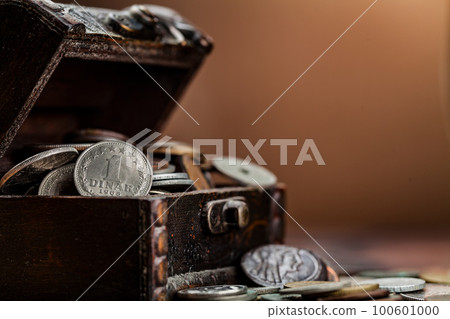 Chest old coins from around the world from 1940 to the new millennium 100601000