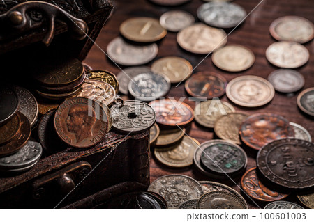 Old coins from around the world from 1940 to the new millennium 100601003