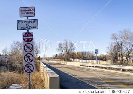 dedicated bus corridor with warning road signs in Fort Collins, Colorado, rapid transit public transportation dedicated bus corridor with warning road signs in Fort Collins, Colorado, rapid transit public transportation 100601697