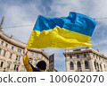 MILAN, ITALY - FEBRUARY 25, 2023: One year after Russia-Ukraine war, 1st anniversary.Rally of the population in support of Ukraine in Milan, Cordusio. 100602070