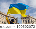 MILAN, ITALY - FEBRUARY 25, 2023: One year after Russia-Ukraine war, 1st anniversary.Rally of the population in support of Ukraine in Milan, Cordusio. 100602072