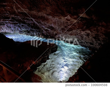 石灰岩洞穴玉泉洞青之泉 100604508