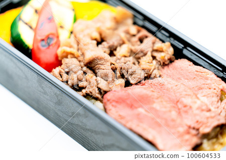Kuroge Wagyu beef steak and beef fillet bento box Kuroge Wagyu beef steak and beef fillet bento box 100604533
