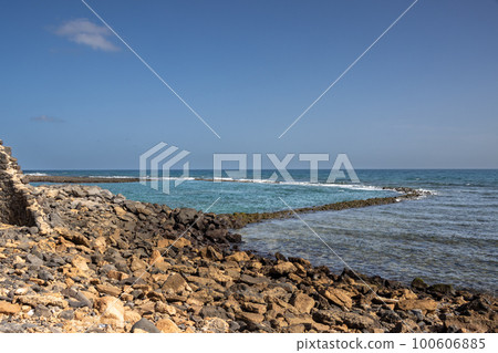 Atlantic ocean and blue sky, Fuerteventura 100606885