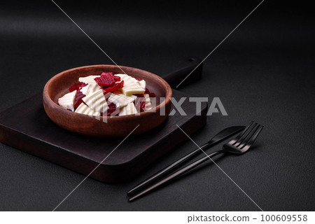 Delicious fresh mozzarella and boiled beets cut into slices 100609558