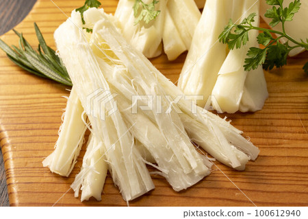 Fresh and delicious salmon cheese 100612940