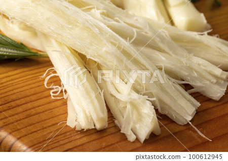 Fresh and delicious salmon cheese 100612945