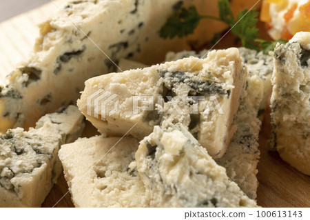 新鮮美味的藍紋奶酪 100613143