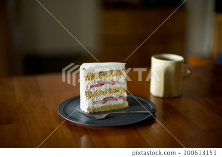 Hot coffee and snack strawberry short 100613151