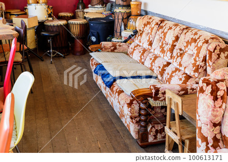 retro sofa in cafe 100613171