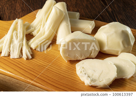 Assortment of fresh and delicious cheeses 100613397