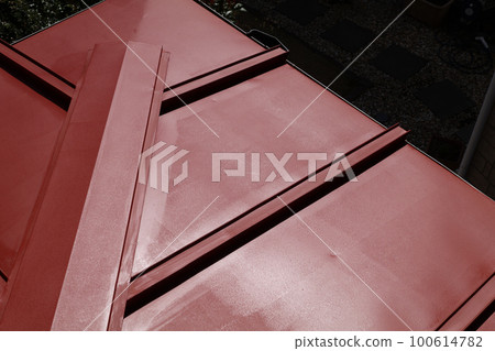 鐵皮屋頂拋光並塗有防銹劑 鐵皮屋頂拋光並塗有防銹劑 100614782