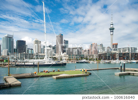 Scenery view of Viaduct Harbour in the central of Auckland, New Zealand. Auckland is New Zealand's largest city and the centre of the country's retail and commercial activities. 100616840