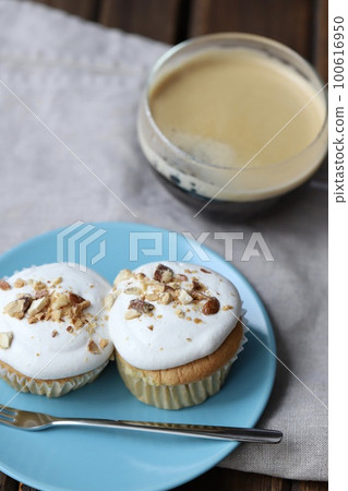 Gluten-free cup chiffon cake made with rice flour and coffee Gluten-free cup chiffon cake made with rice flour and coffee 100616950